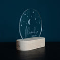Bild in Galerie-Betrachter laden, LED Dekolicht "Mond und Sterne" mit Wunschnamen
