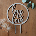 Bild in Galerie-Betrachter laden, Cake Topper "love is love"
