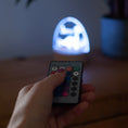 Bild in Galerie-Betrachter laden, LED Mini-Nachtlicht "Dino" mit Wunschnamen
