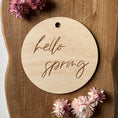 Bild in Galerie-Betrachter laden, kleines Holzschild "hello spring"
